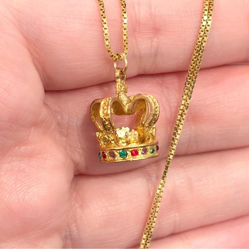 Vintage 9K Crown Pendant, 3D Monarch Regal, Colorful Charm, British - Picture 5 of 14